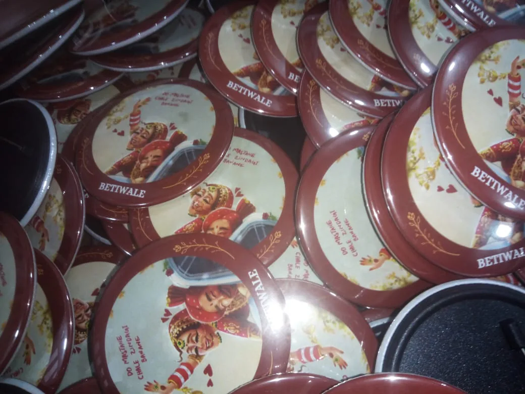 Custom button badges manufactured by Sidamhk
